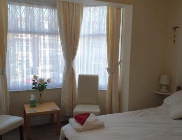 Double Room with Bay Window