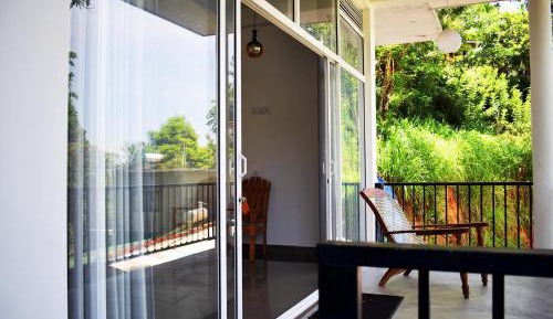 Deluxe Double Room (2 Adults + 1 Child)
