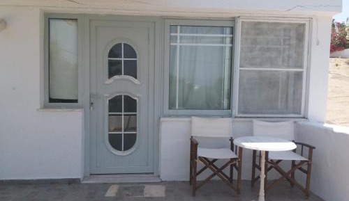 Studio with Shared Terrace - 1 Double and 1 Single Bed