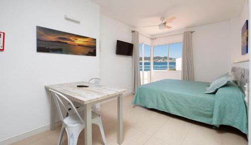 Studio with Balcony or Terrace