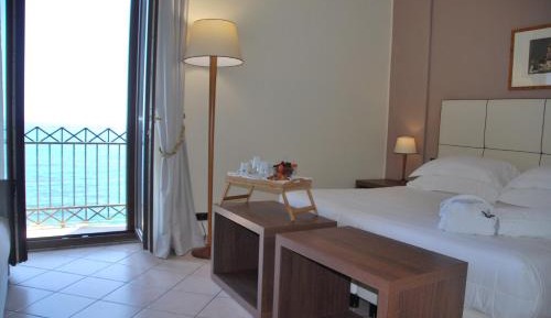 Double or Twin Room with Sea View