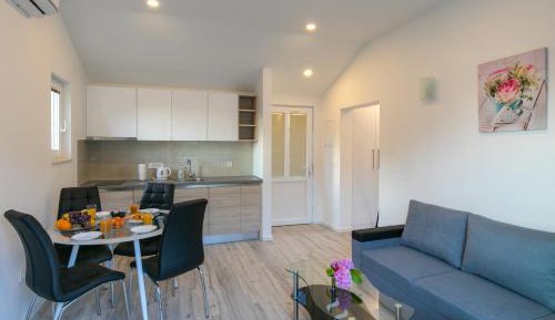  One-Bedroom Apartment with Terrace