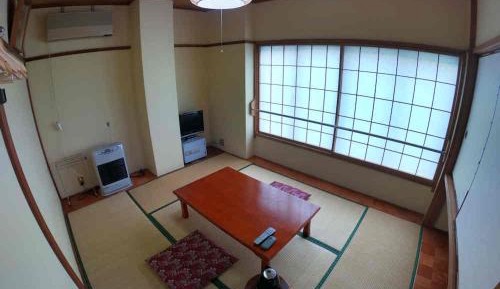 Standard Twin Room with Shared Bathroom