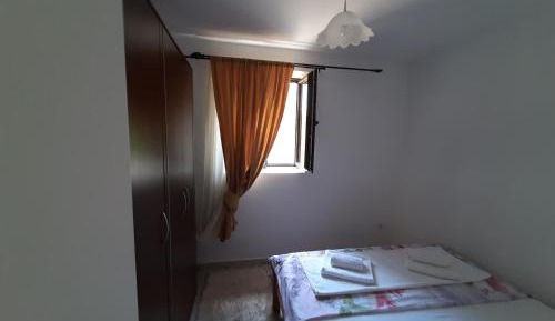 Apartment with Mountain View