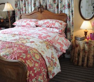 Large Double Room with Private External Bathroom