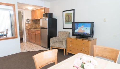 Deluxe Queen Suite