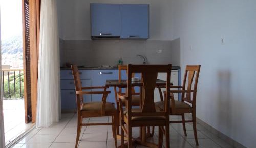 Deluxe One-Bedroom Apartment with Ocean View