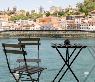 Deluxe Three-Bedroom Apartment with River View and Balcony