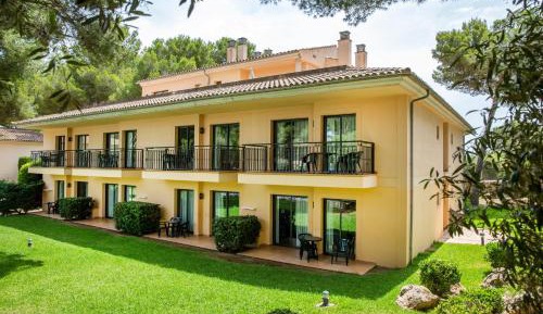 One-Bedroom Apartment with Garden View