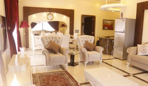 King Suite with Pool View