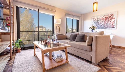 Apartment with Lake View