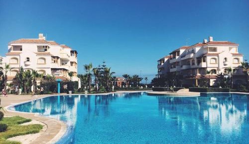 Apartment with Pool View 