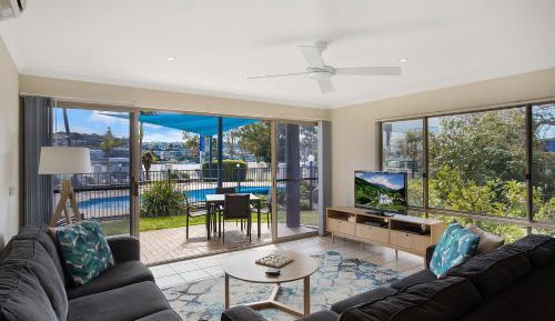 Three-Bedroom Apartment with Lake View