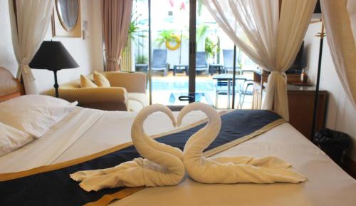 Deluxe Double or Twin Room with Pool Access