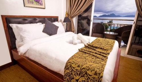 Deluxe Double Room with Balcony and Sea View