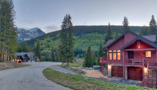 Four-Bedroom Holiday Home