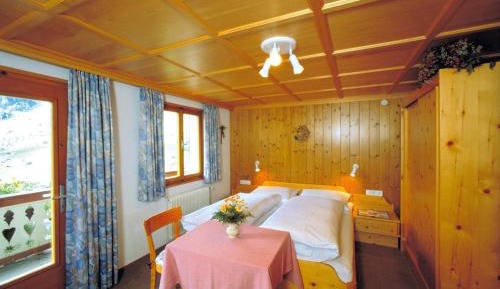 One-Bedroom Apartment with Balcony