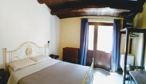 Deluxe Room (2 Adults + 1 Child)
