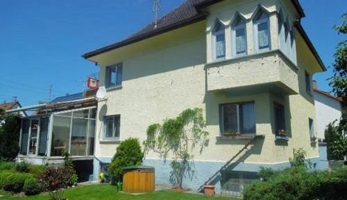Apartment with Garden View