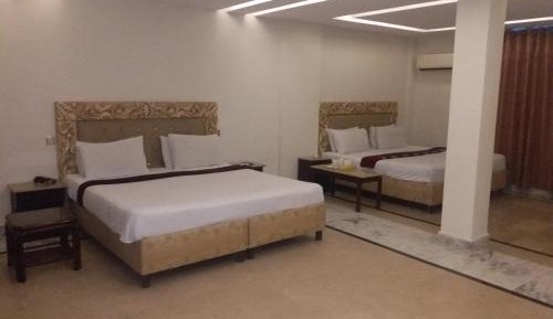 Deluxe Family Room