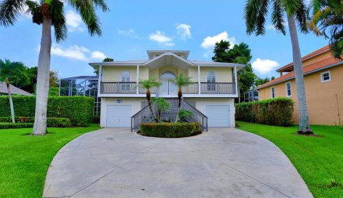 Three-Bedroom Holiday Home 