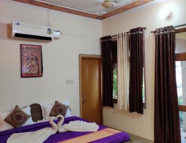 Deluxe Queen Room