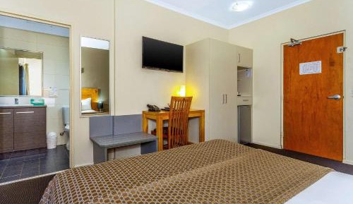 Business Queen Room