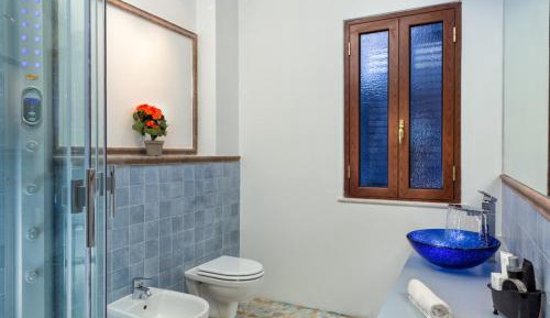 One-Bedroom Apartment with Patio