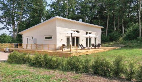 Three-Bedroom Holiday Home 
