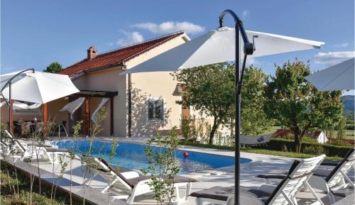 Three-Bedroom Holiday Home 