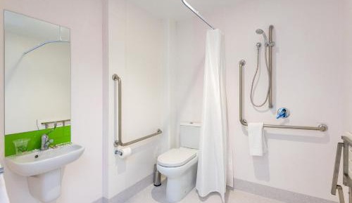 Quadruple Room with Private Bathroom