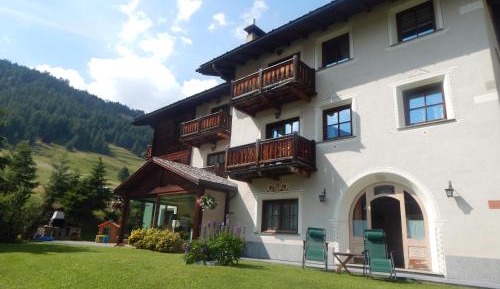Apartment with Garden View