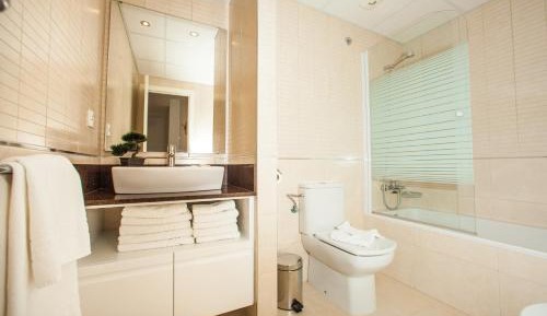 Deluxe One-Bedroom Apartment with Sea View