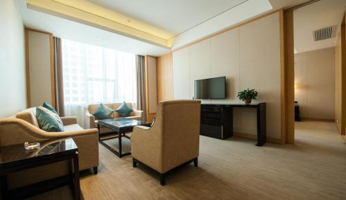 Deluxe King Suite - Non-Smoking