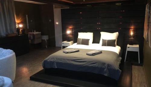 Queen Room with Spa Bath
