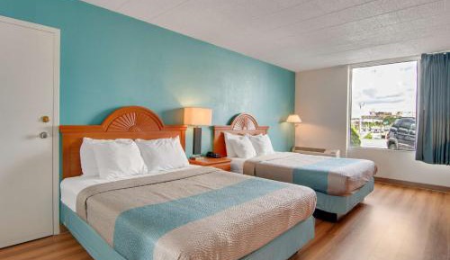 Queen Room with Two Queen Beds - Non-Smoking
