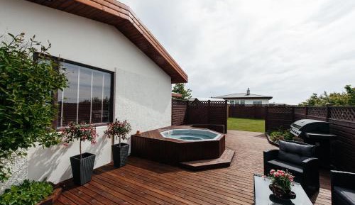 Apartment with Private Hot Tub