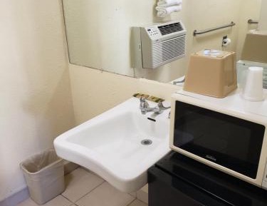 Queen Room - Disability Access- Non-Smoking