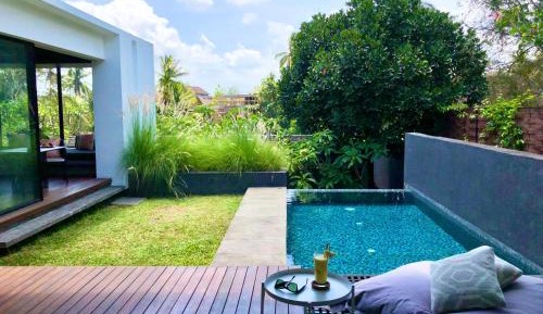 One-Bedroom Cabana Pool Villa