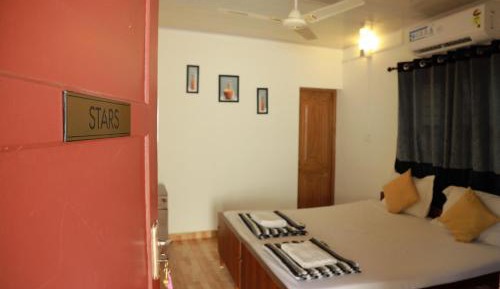 Deluxe Double Room (2 Adults + 1 Child)