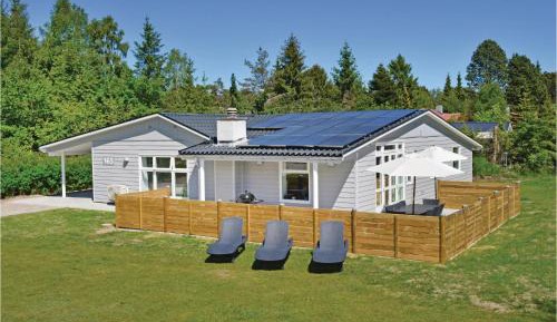 Four-Bedroom Holiday Home