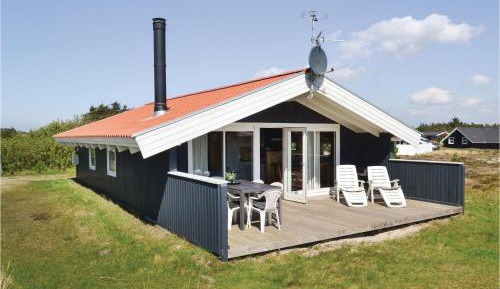 Three-Bedroom Holiday Home 