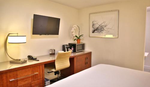 King Suite - Disability Access/Non-Smoking