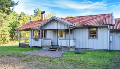 Three-Bedroom Holiday Home 