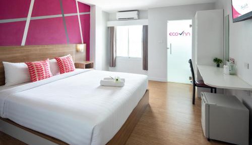 Superior, 1 King Bed, Non-Smoking, City View