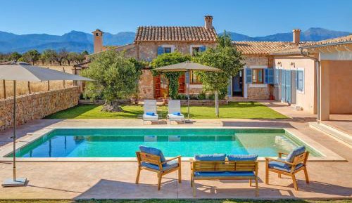 Villa with Garden View
