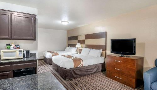 Queen Room with Two Queen Beds - Non-Smoking/Pet Friendly