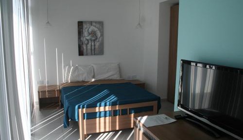 Twin Room with Car Rental Package