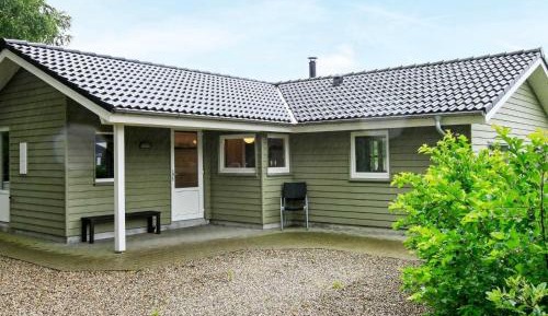 Three-Bedroom Holiday Home 