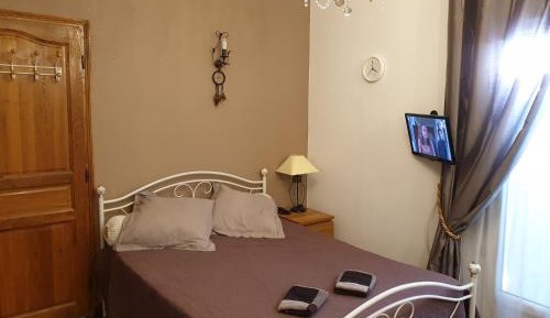 Standard Double Room with Shared Bathroom